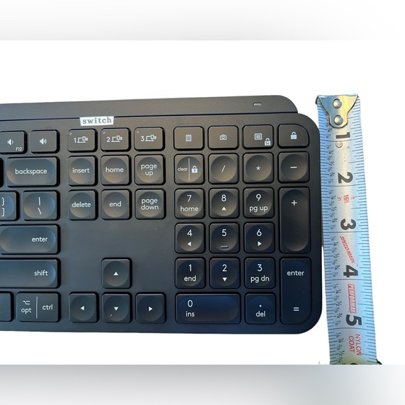 Logitech Easy Switch Button, Multi-Device Wireless Keyboard, Unifying Receiver - Picture 6 of 10